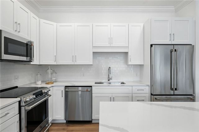 1 1st Street 305, Oakmont, PA 15139