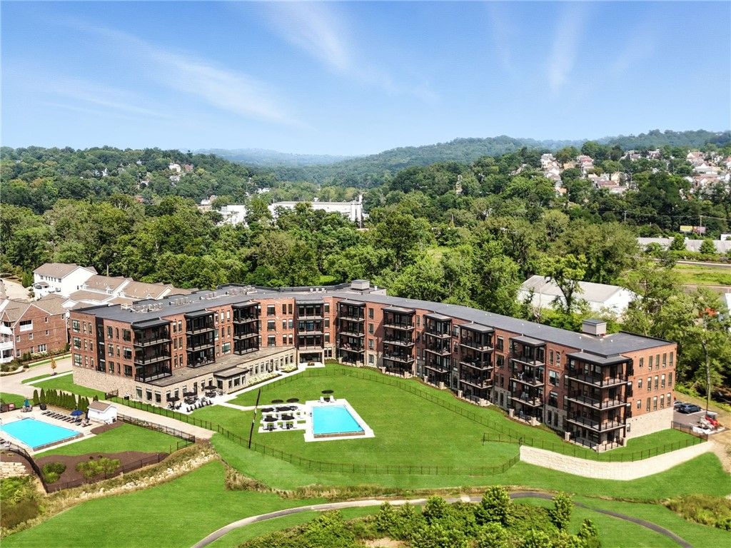 1 1st Street 305, Oakmont, PA 15139