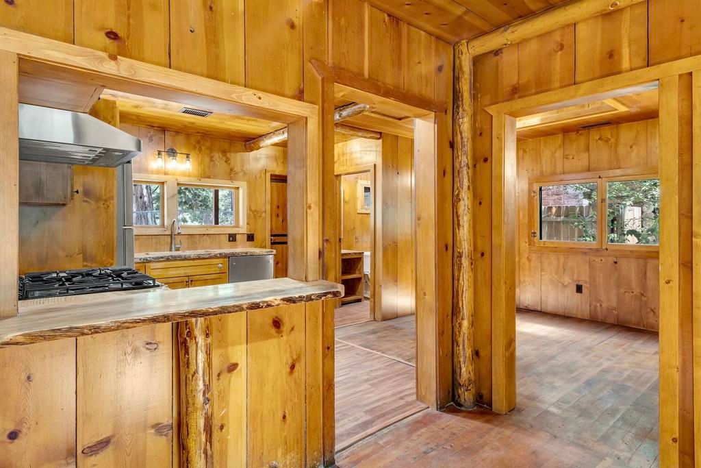 Image 11 of property listing at 54730 River Drive, Idyllwild, CA 92549
