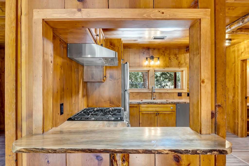 Image 12 of property listing at 54730 River Drive, Idyllwild, CA 92549