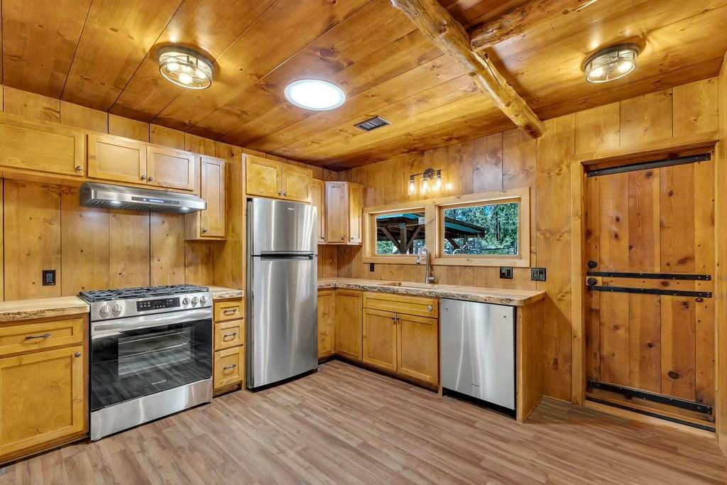 Image 13 of property listing at 54730 River Drive, Idyllwild, CA 92549