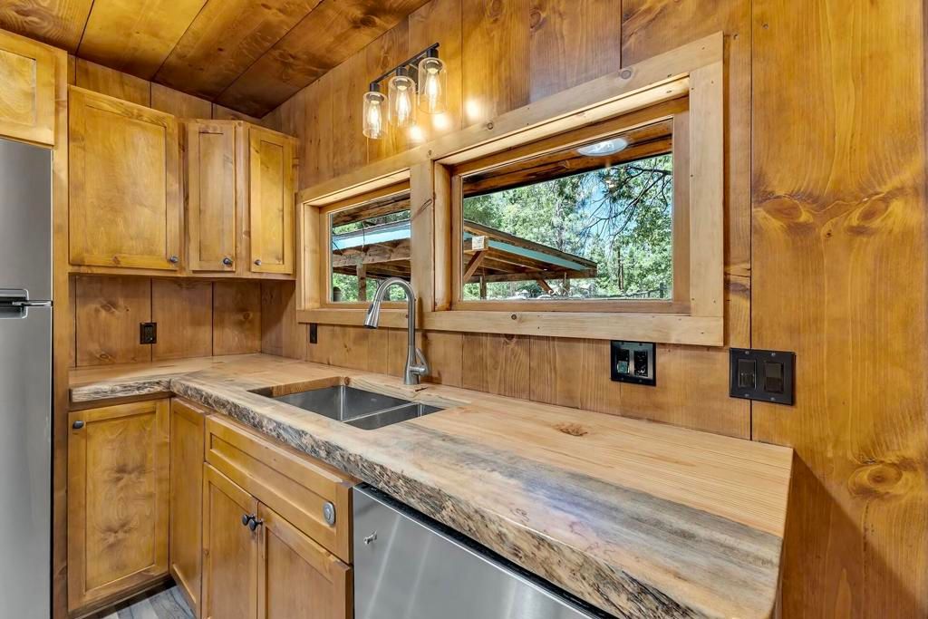 Image 14 of property listing at 54730 River Drive, Idyllwild, CA 92549