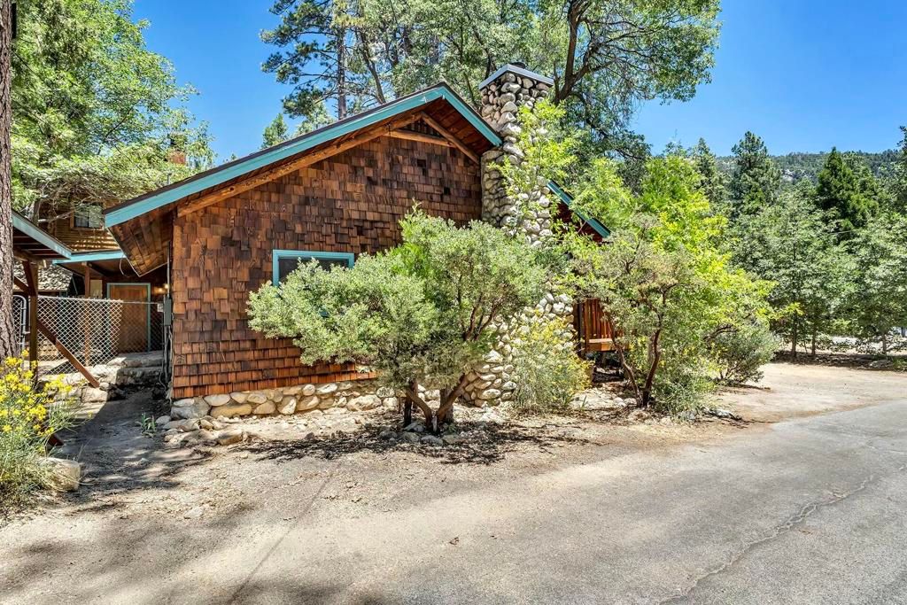 Image 36 of property listing at 54730 River Drive, Idyllwild, CA 92549
