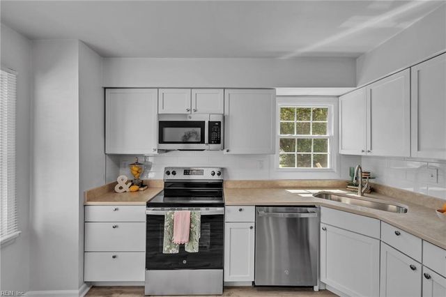 10 Warwick CIR, Chesapeake, VA 23320