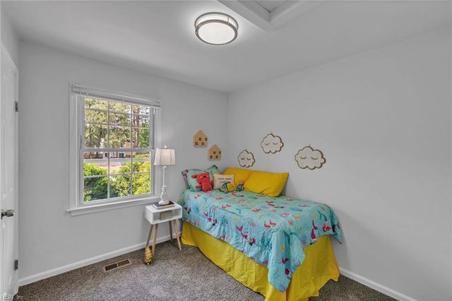 10 Warwick CIR, Chesapeake, VA 23320