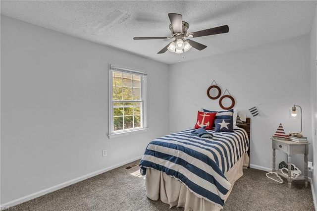 10 Warwick CIR, Chesapeake, VA 23320