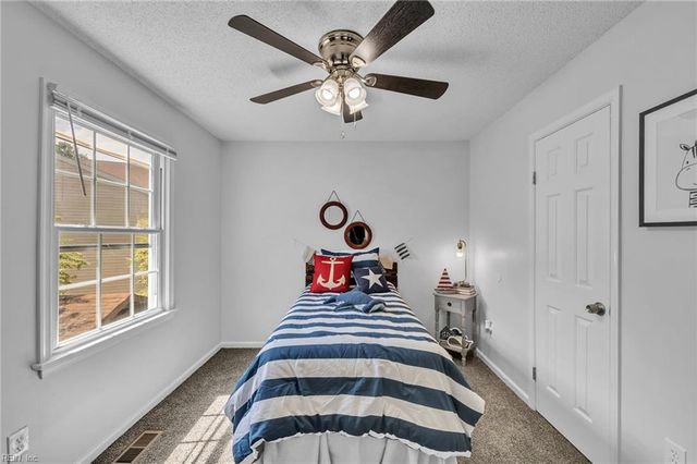 10 Warwick CIR, Chesapeake, VA 23320