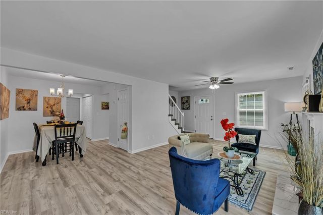 10 Warwick CIR, Chesapeake, VA 23320