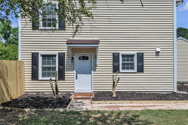 10 Warwick CIR, Chesapeake, VA 23320
