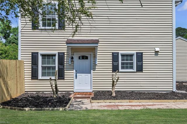 10 Warwick CIR, Chesapeake, VA 23320