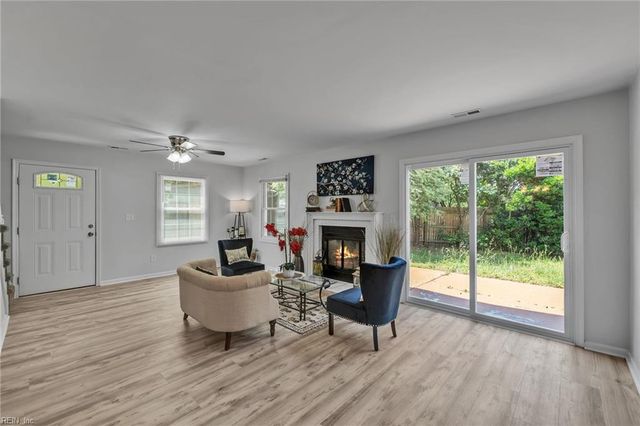10 Warwick CIR, Chesapeake, VA 23320
