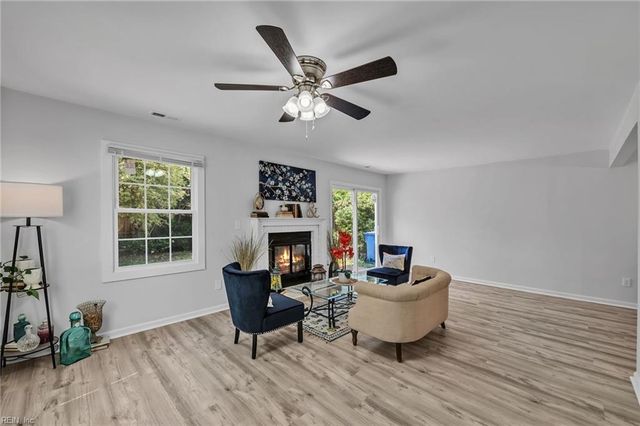 10 Warwick CIR, Chesapeake, VA 23320