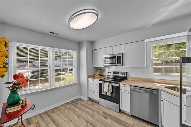 10 Warwick CIR, Chesapeake, VA 23320