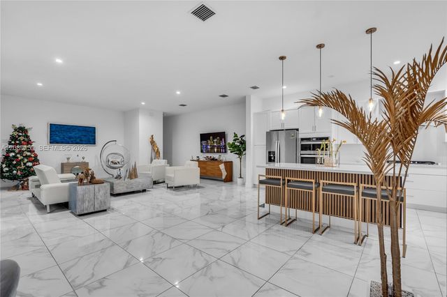 4363 NW 81st Avenue, Doral, FL 33166