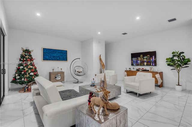 4363 NW 81st Avenue, Doral, FL 33166