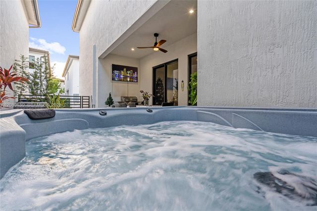 4363 NW 81st Avenue, Doral, FL 33166