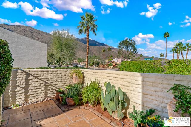 2102 S Via Mazatlan, Palm Springs, CA 92264