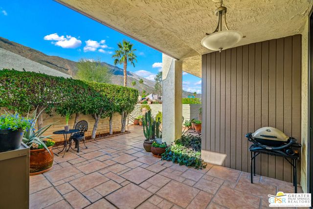 2102 S Via Mazatlan, Palm Springs, CA 92264
