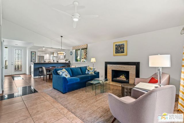 2102 S Via Mazatlan, Palm Springs, CA 92264