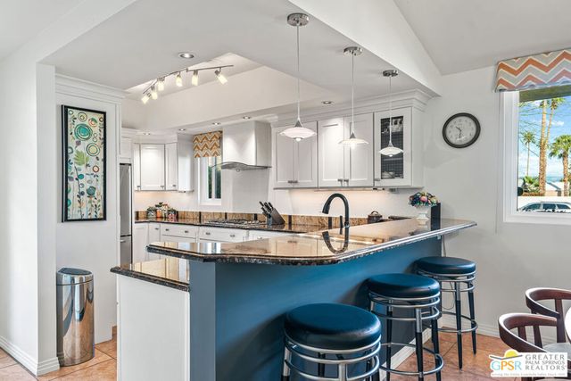 2102 S Via Mazatlan, Palm Springs, CA 92264