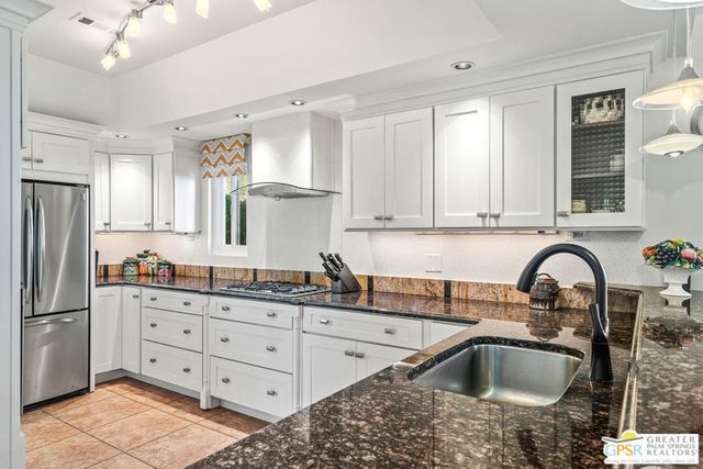 2102 S Via Mazatlan, Palm Springs, CA 92264