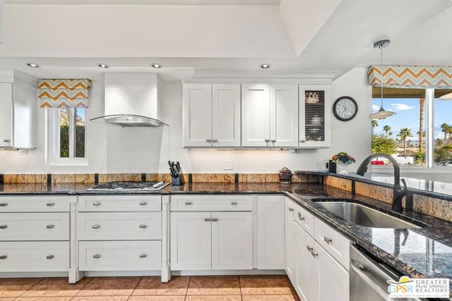 2102 S Via Mazatlan, Palm Springs, CA 92264