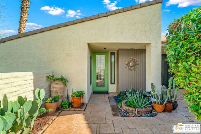 2102 S Via Mazatlan, Palm Springs, CA 92264