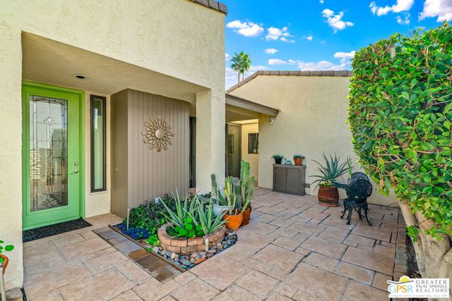 2102 S Via Mazatlan, Palm Springs, CA 92264