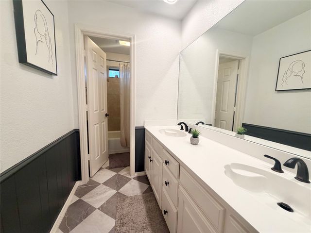 2303 Fall River Drive, Arlington, TX 76006