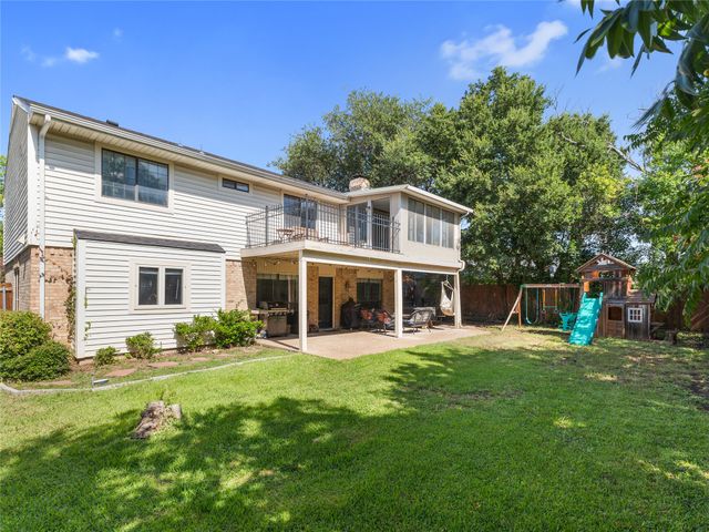 2303 Fall River Drive, Arlington, TX 76006