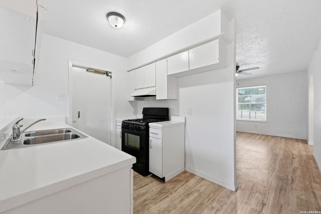 9139 LYTLE AVE, San Antonio, TX 78224