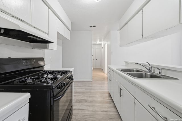 9139 LYTLE AVE, San Antonio, TX 78224