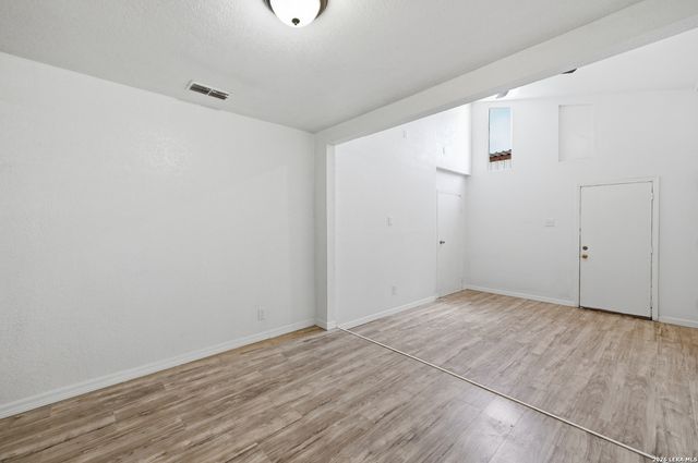 9139 LYTLE AVE, San Antonio, TX 78224