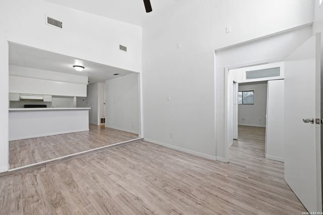9139 LYTLE AVE, San Antonio, TX 78224