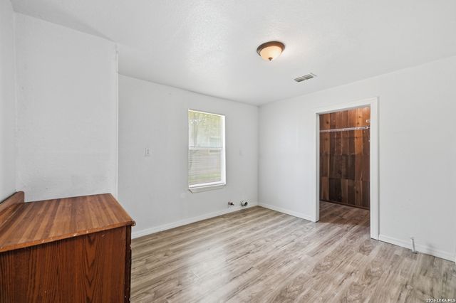 9139 LYTLE AVE, San Antonio, TX 78224