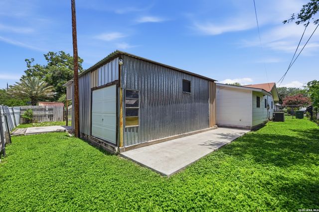 9139 LYTLE AVE, San Antonio, TX 78224