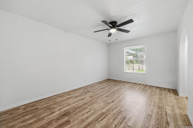 9139 LYTLE AVE, San Antonio, TX 78224