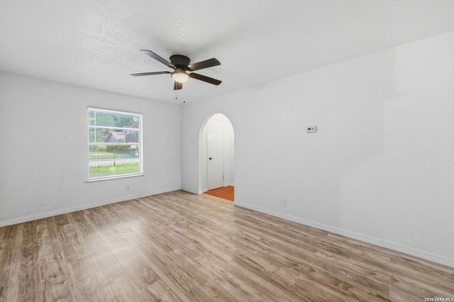 9139 LYTLE AVE, San Antonio, TX 78224