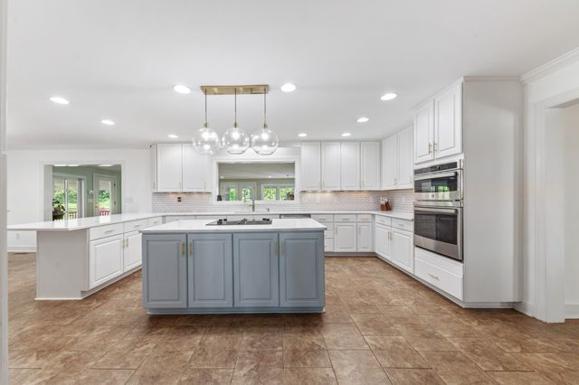 4000 Cantebury Dr, Culleoka, TN 38451