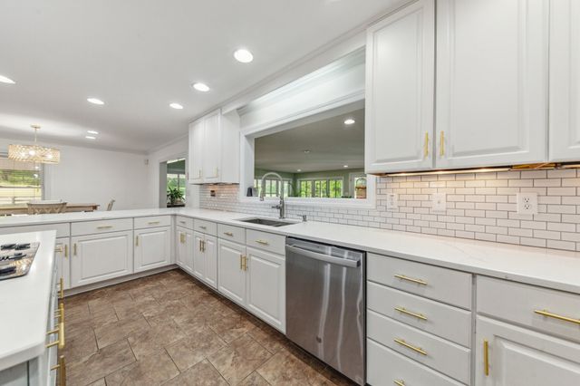 4000 Cantebury Dr, Culleoka, TN 38451