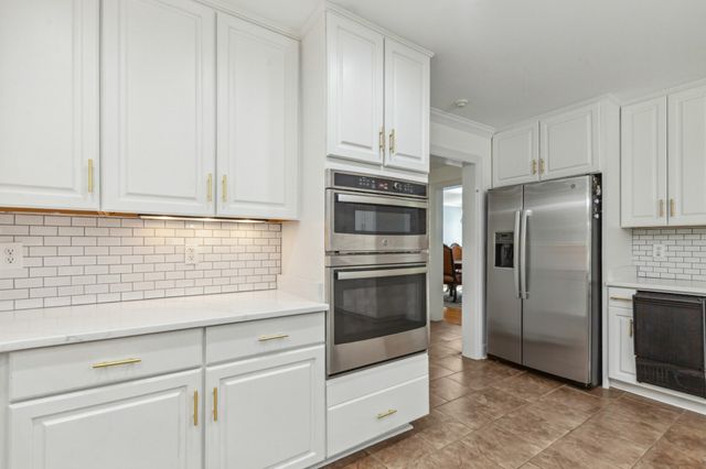 4000 Cantebury Dr, Culleoka, TN 38451