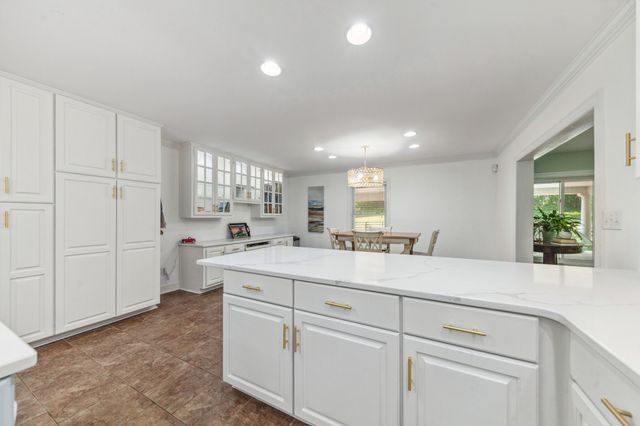 4000 Cantebury Dr, Culleoka, TN 38451