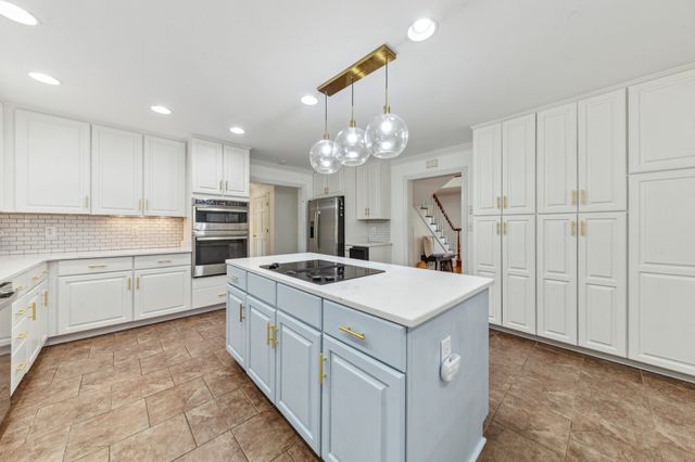 4000 Cantebury Dr, Culleoka, TN 38451