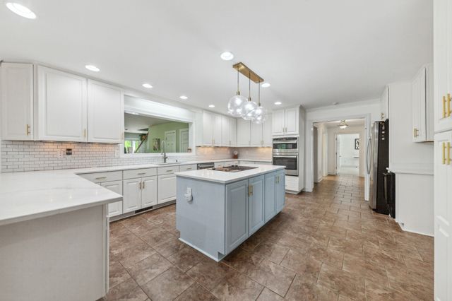 4000 Cantebury Dr, Culleoka, TN 38451