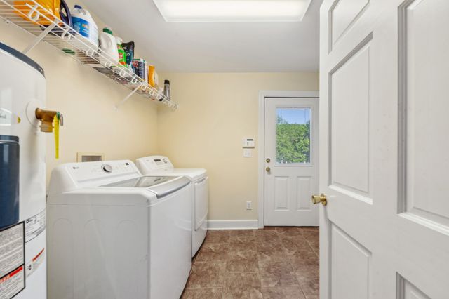 4000 Cantebury Dr, Culleoka, TN 38451