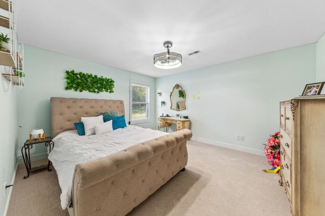 4000 Cantebury Dr, Culleoka, TN 38451