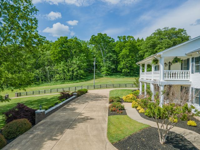 4000 Cantebury Dr, Culleoka, TN 38451