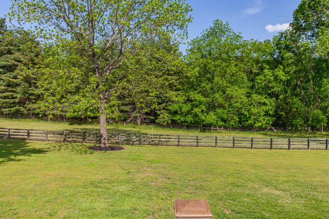4000 Cantebury Dr, Culleoka, TN 38451