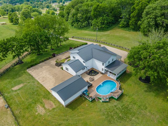4000 Cantebury Dr, Culleoka, TN 38451