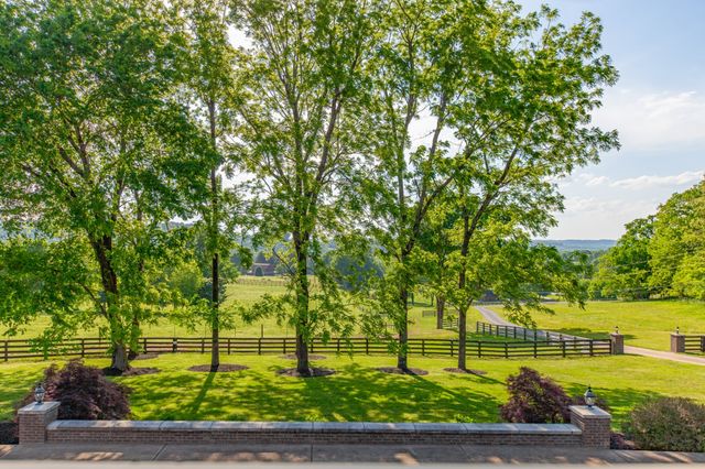 4000 Cantebury Dr, Culleoka, TN 38451